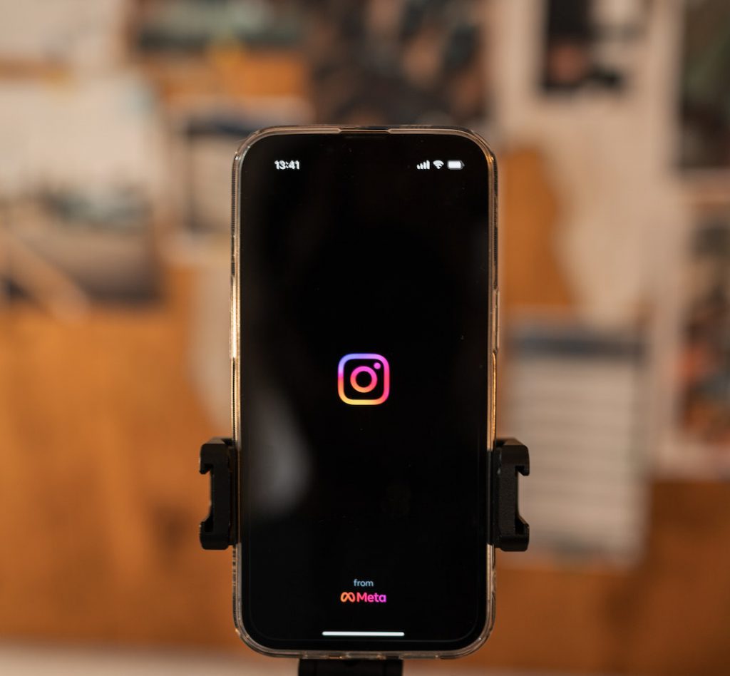 A mobile with the Instagram logo on the screen